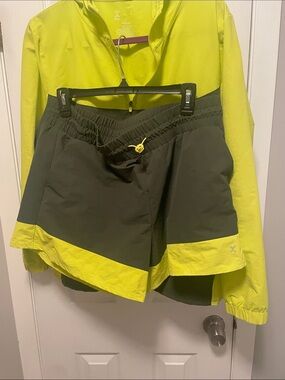 Women’s like new size large Xersion Outfit Size L. Like new.